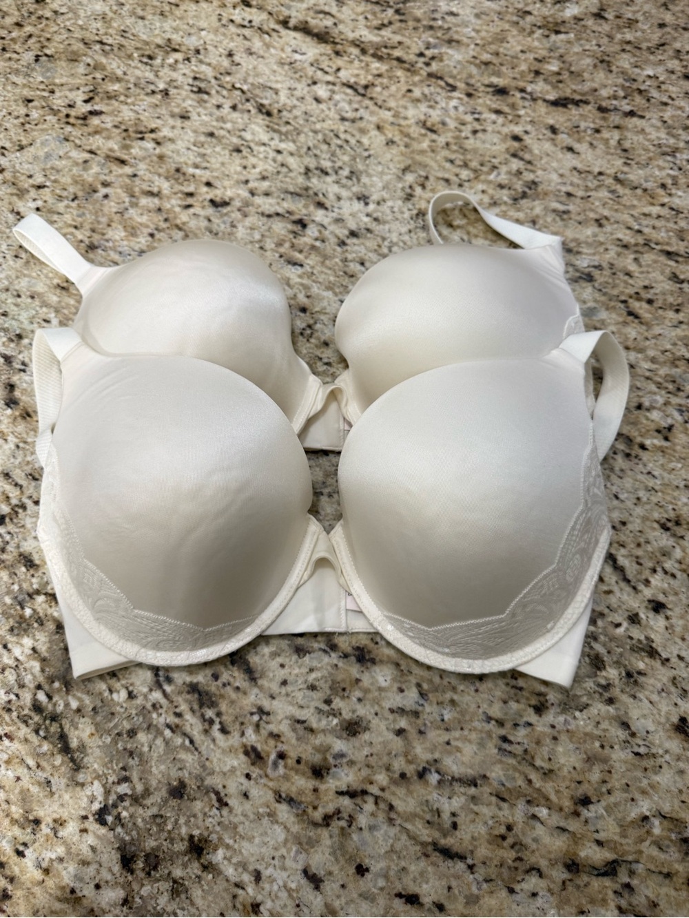 NWOT 2 Pc Bundle Secret Treasures Lifting Plunge Bra with Lace Trim Cream 38DDD